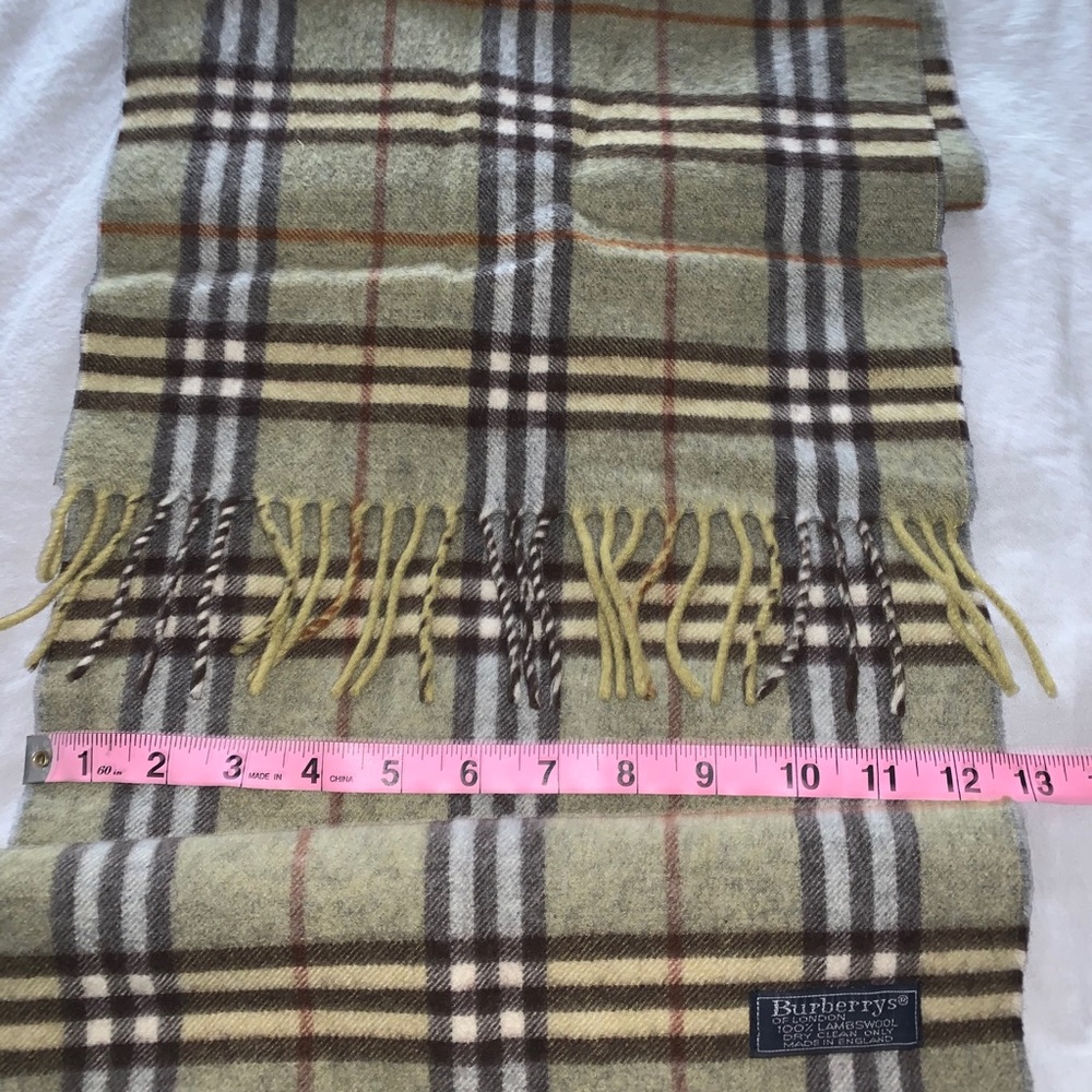Burberry Scarve - Picture 4 of 4